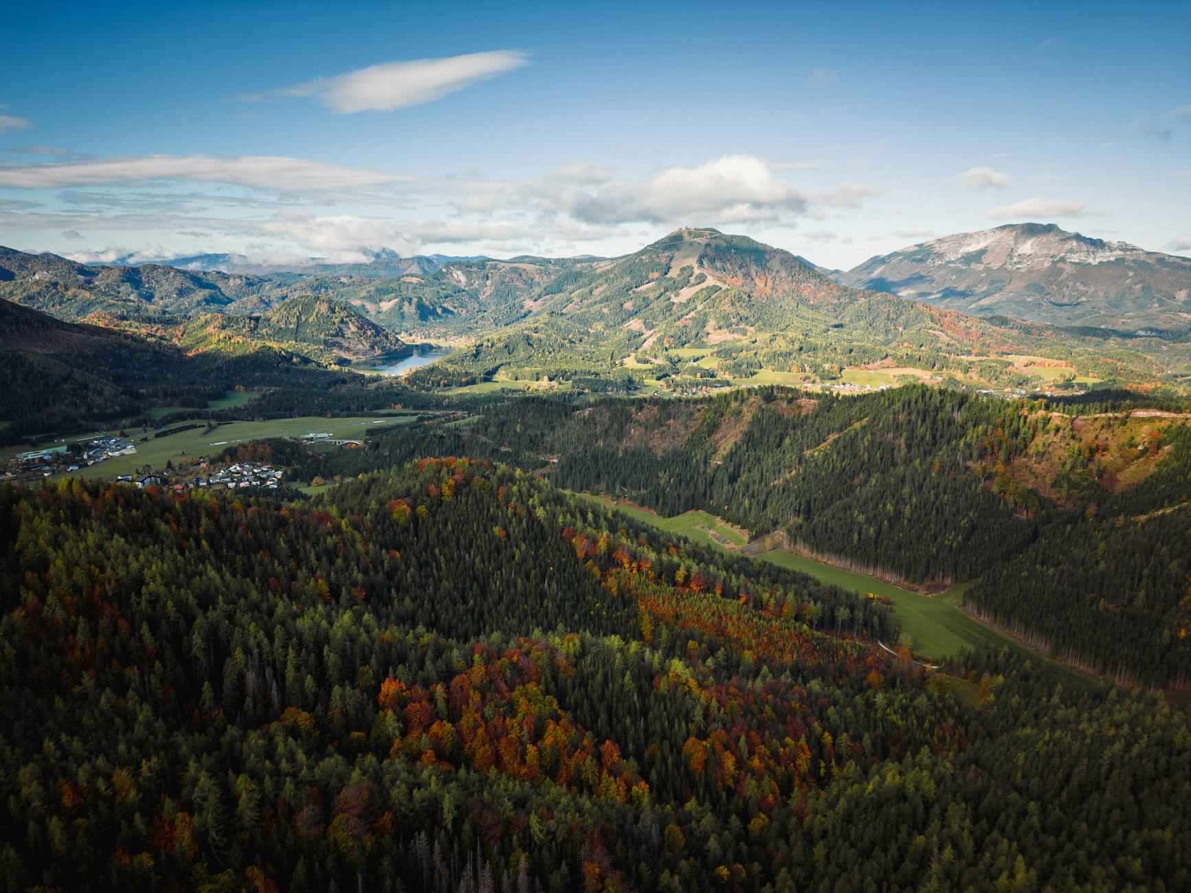 Mapa Polski z zaznaczonym Piotrkowe Trybunalskim, ilustrująca wyniki wyborów 2023 w mieście.
